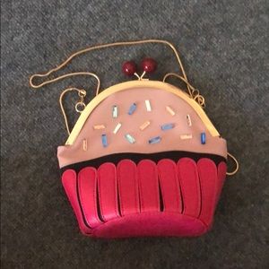 8”/8” whimsical cupcake purse with chain.
